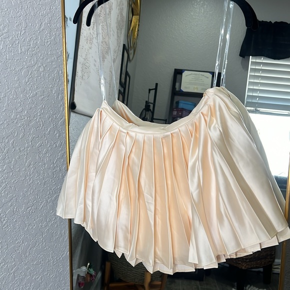 HOUSE OF CB 'Emira' Ivory Pleated Mini Skirt NWOT - Picture 7 of 10